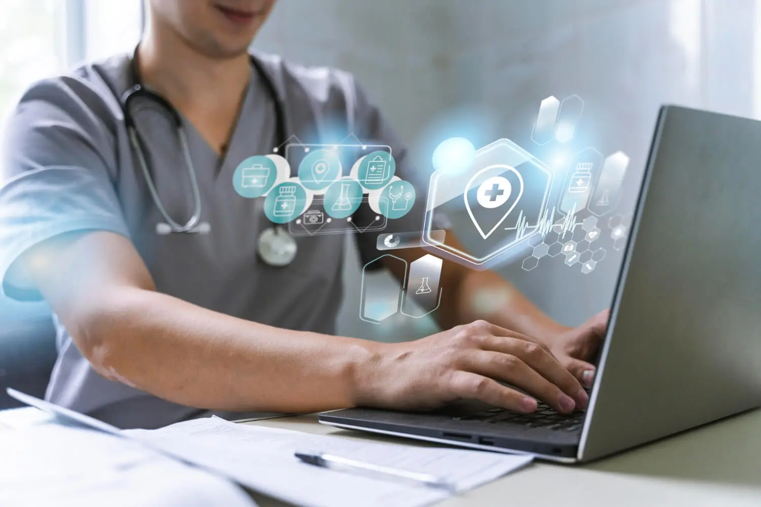 نرم‌افزار CRM اختصاصی برای کلینیک بهتر است یا استفاده از نرم‌افزارهای آماده؟ | چنار خیام شهریور ۱۴۰۴