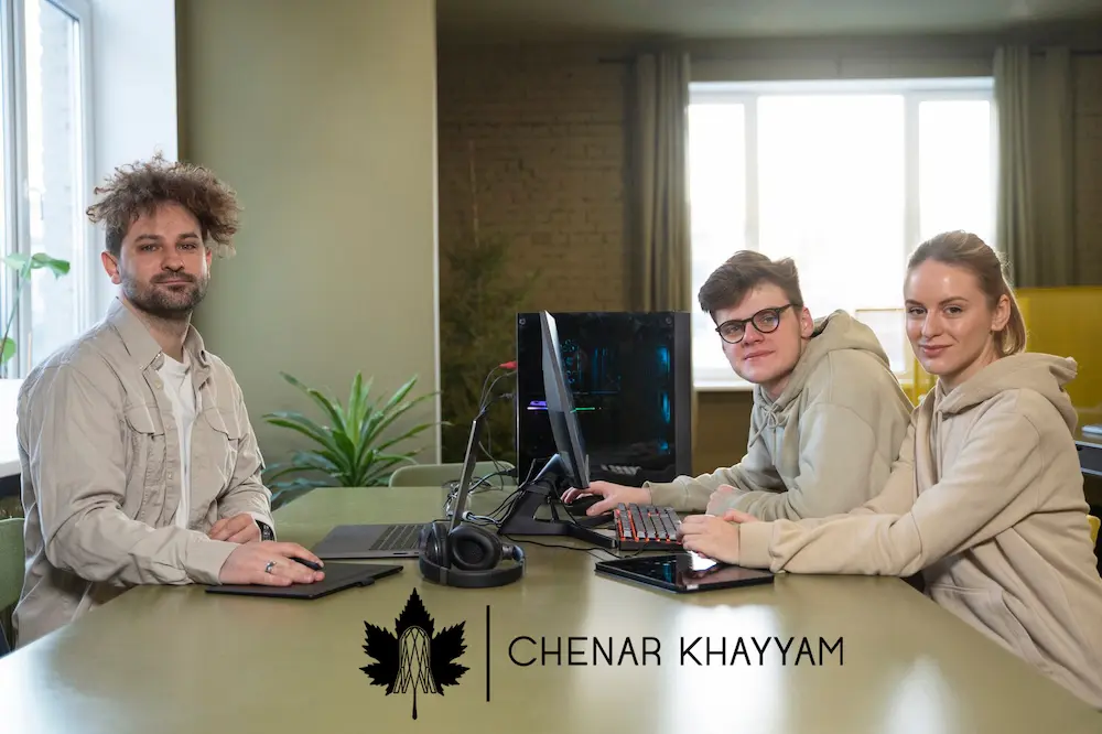 مسیر ، چالش ها و هزینه اپلیکشن و سایت مشابه آچاره | پاکار و لوپ تجربه های حرفه ای شرکت برنامه نویسی چنار خیام 1404